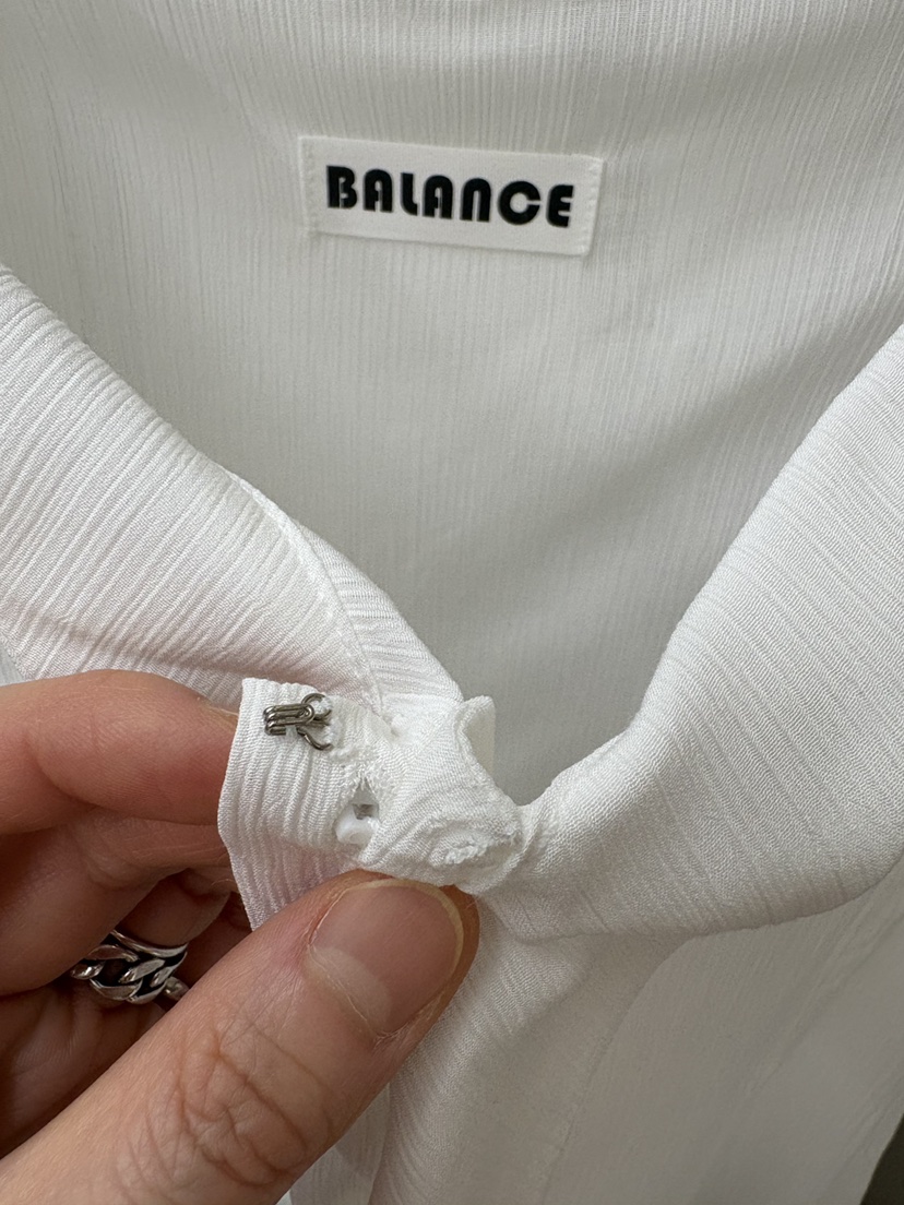 BALANCE韓國東大門直郵女裝新品時尚推薦熱賣襯衫蕾絲衫絲帶BALANCE襯衫/蕾絲衫