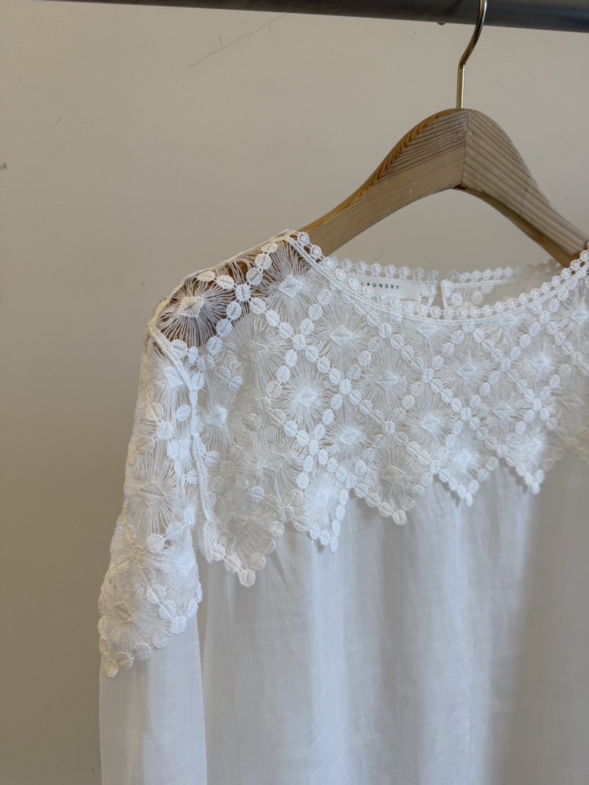 LAUNDRY韓國直郵女裝新品熱賣26夏季時尚襯衫蕾絲衫刺繡蕾絲LAUNDRY襯衫/蕾絲衫
