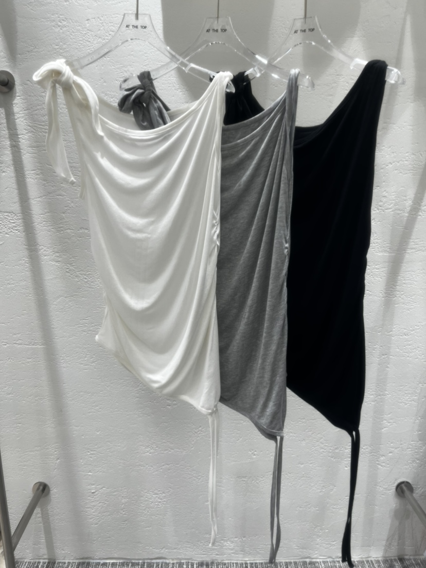 AT THE TOP韓國直郵實拍女裝新品熱賣吊帶背心露肩無袖AT THE TOP吊帶/背心