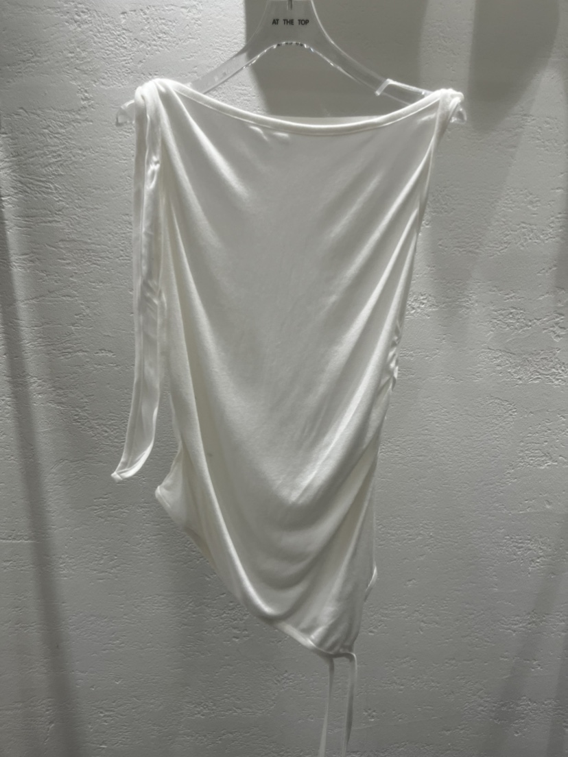 AT THE TOP韓國直郵實拍女裝新品熱賣吊帶背心露肩無袖AT THE TOP吊帶/背心
