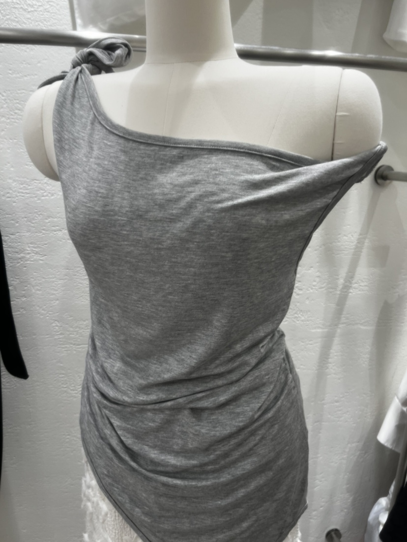 AT THE TOP韓國直郵實拍女裝新品熱賣吊帶背心露肩無袖AT THE TOP吊帶/背心