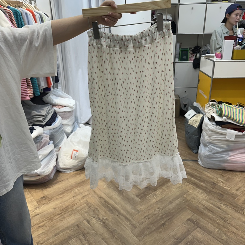 DE LINE韓國代購女士新品熱賣26夏季半身裙中短裙花朵褶皺DE LINE半身裙/中短裙圖色1