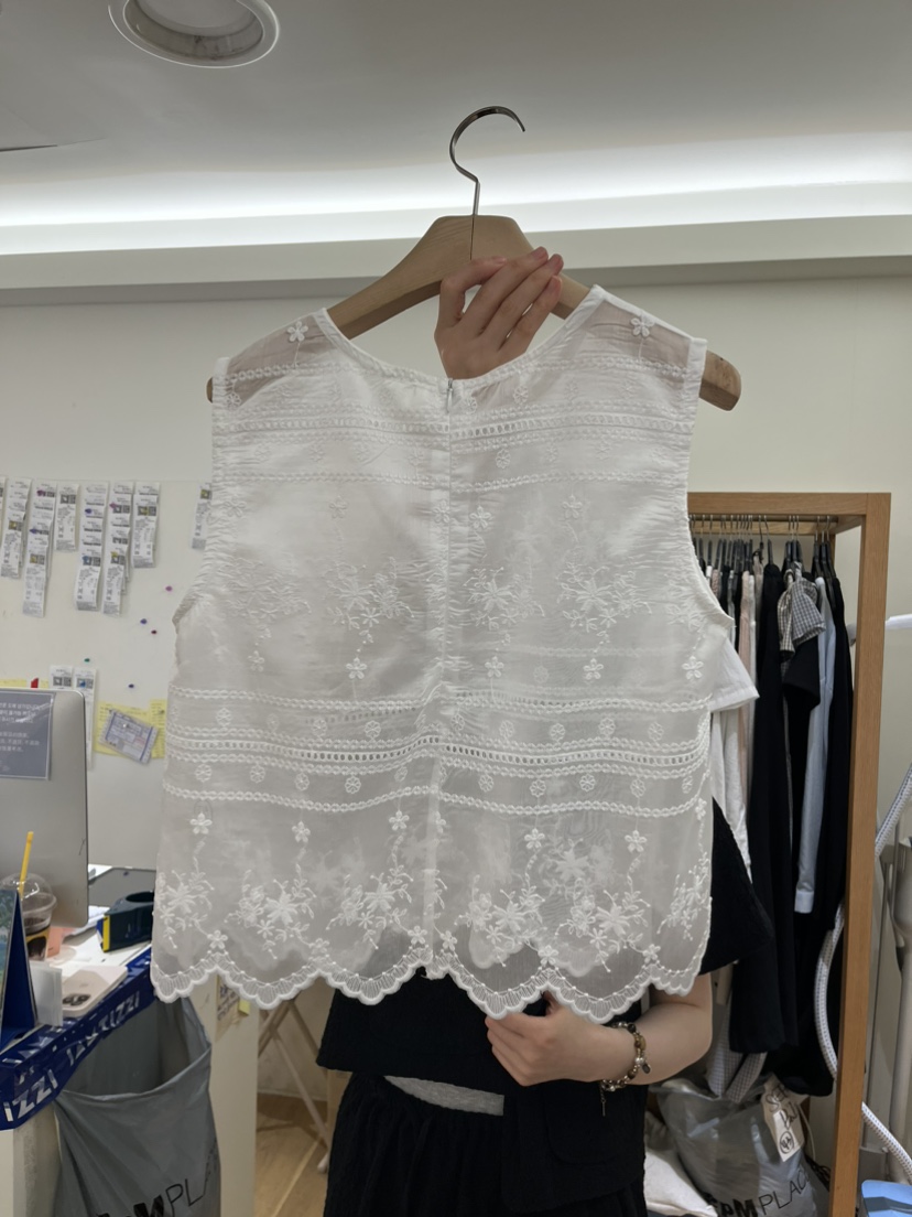 TIZZI韓國東大門直郵女裝新品熱賣時尚推薦人氣襯衫蕾絲衫TIZZI襯衫/蕾絲衫