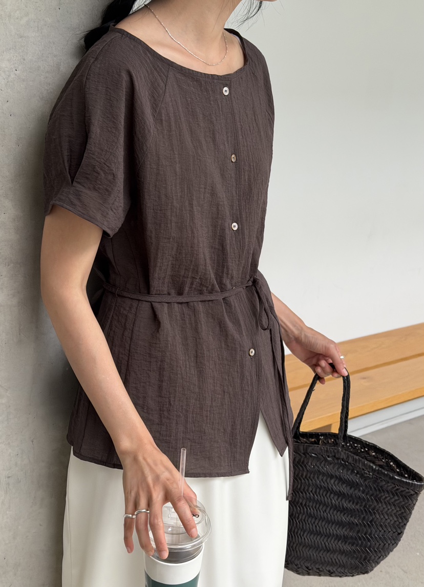 AMY GRACE-A東大門實拍韓國女裝新款26夏季襯衫蕾絲衫含腰繩船領AMY GRACE襯衫/蕾絲衫