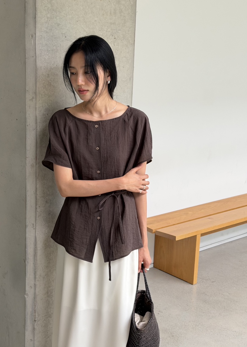 AMY GRACE-A東大門實拍韓國女裝新款26夏季襯衫蕾絲衫含腰繩船領AMY GRACE襯衫/蕾絲衫