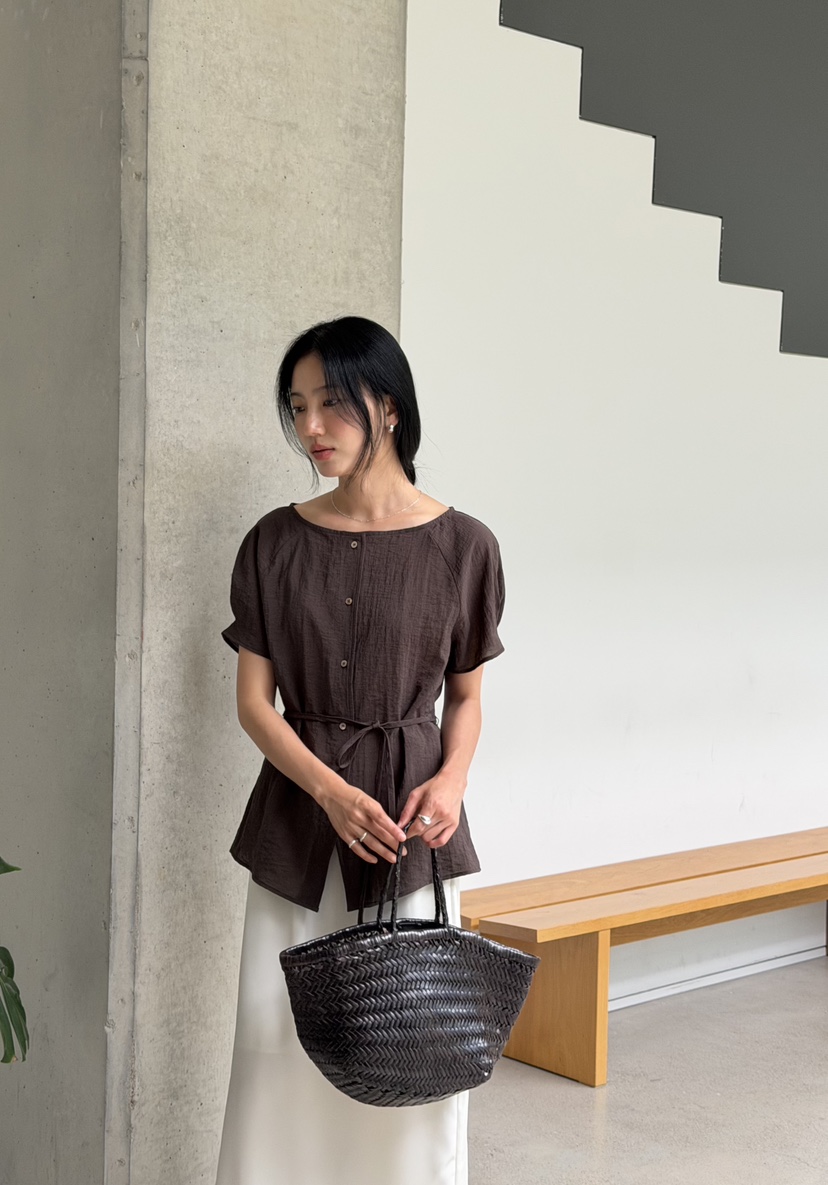 AMY GRACE-A東大門實拍韓國女裝新款26夏季襯衫蕾絲衫含腰繩船領AMY GRACE襯衫/蕾絲衫