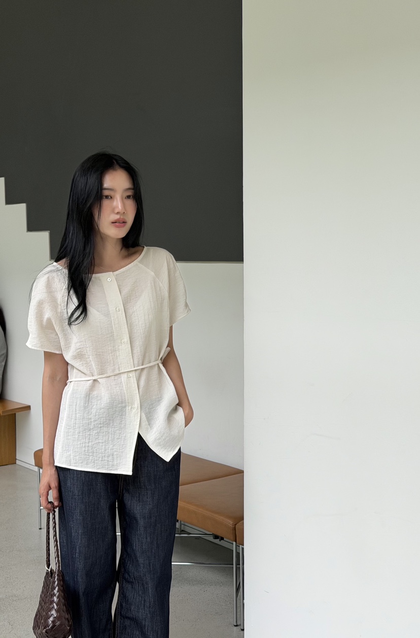 AMY GRACE-A東大門實拍韓國女裝新款26夏季襯衫蕾絲衫含腰繩船領AMY GRACE襯衫/蕾絲衫