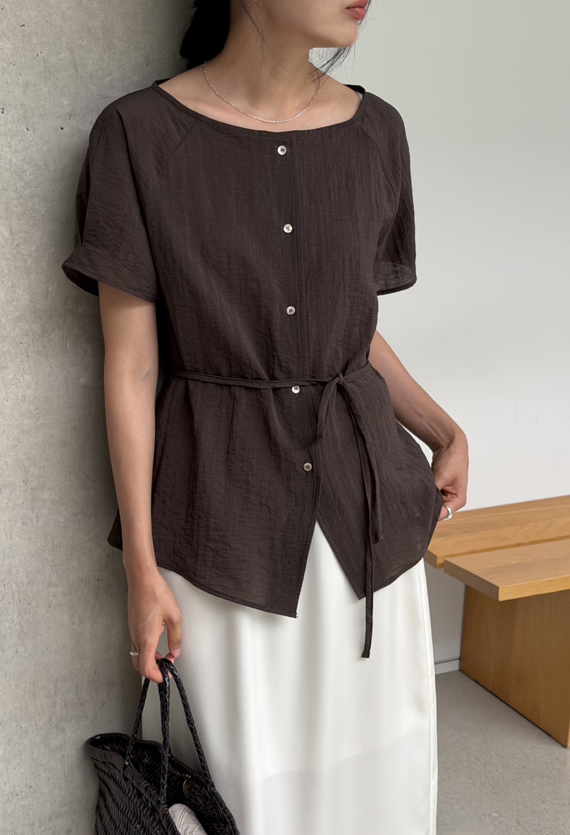 AMY GRACE-A東大門實拍韓國女裝新款26夏季襯衫蕾絲衫含腰繩船領AMY GRACE襯衫/蕾絲衫圖色2