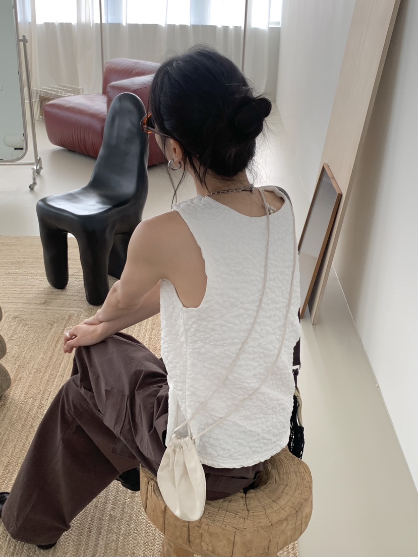 LOFN韓國直郵實拍女裝新款26夏季時尚推薦熱賣人氣吊帶背心LOFN吊帶/背心