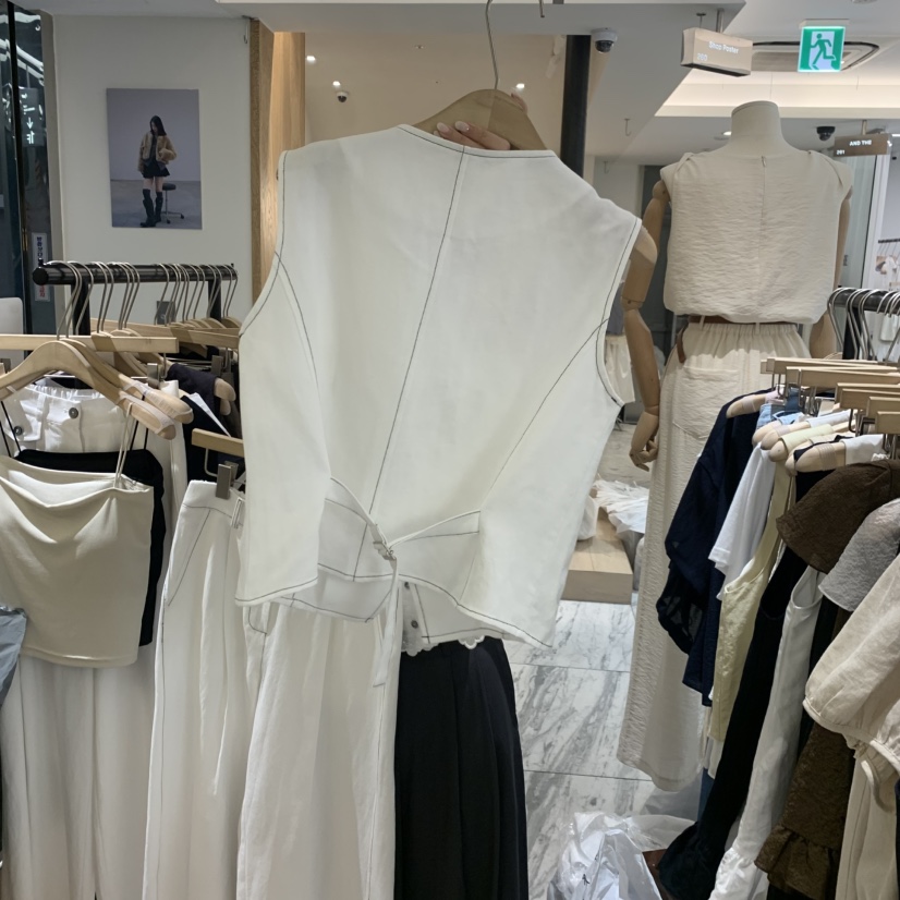 W AND J韓國直郵實拍女裝新品時尚推薦休閑熱賣人氣馬甲W AND J馬甲