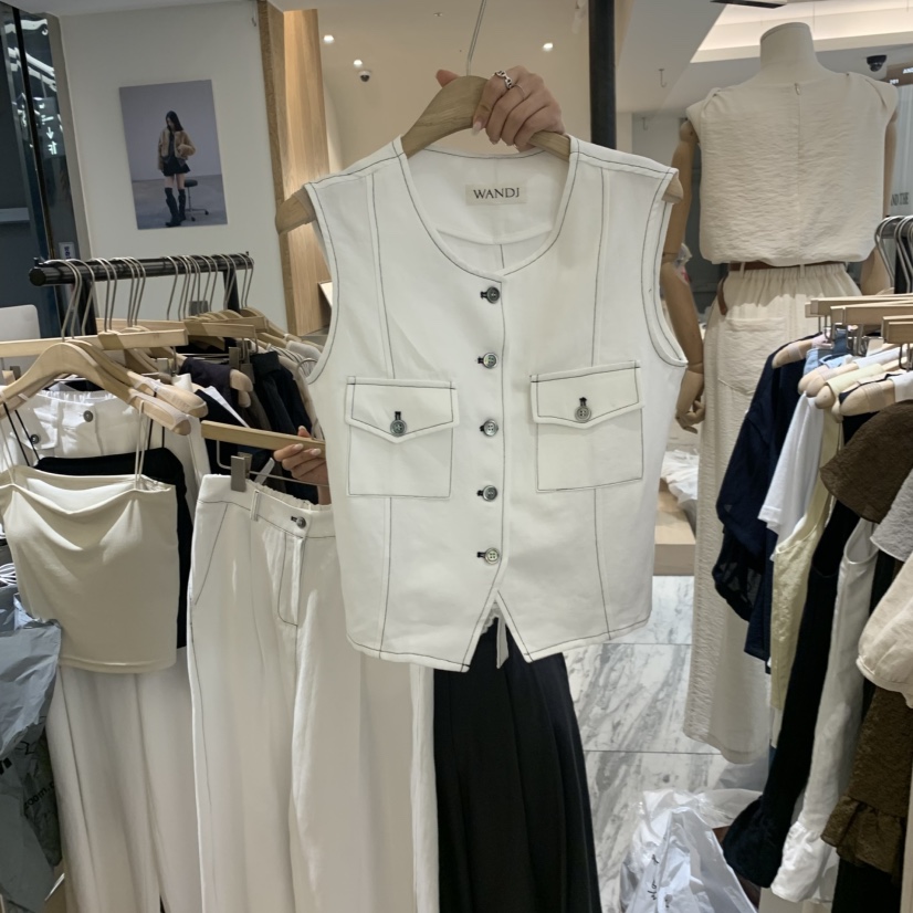 W AND J韓國直郵實拍女裝新品時尚推薦休閑熱賣人氣馬甲W AND J馬甲圖色1