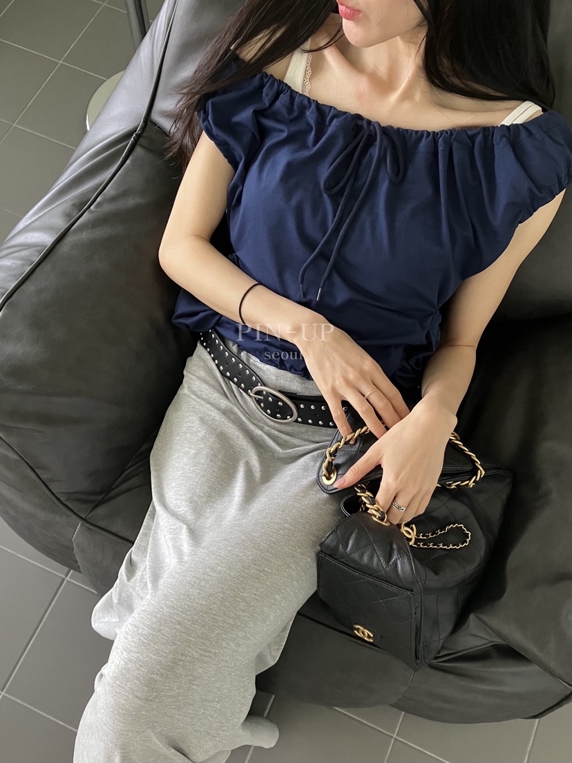 PIN-UP東大門實拍韓國女裝新品推薦熱賣26夏季時尚T恤口袋PIN-UPT恤