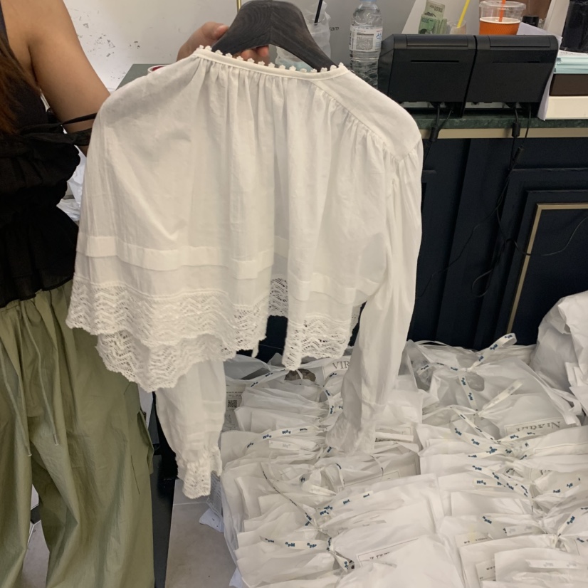 VIRKIN韓國東大門直郵女裝新品休閑人氣襯衫蕾絲衫羊毛開襟VIRKIN襯衫/蕾絲衫