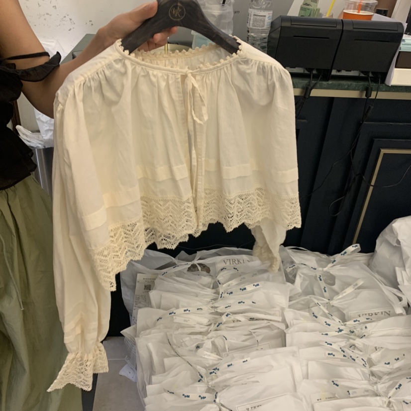 VIRKIN韓國東大門直郵女裝新品休閑人氣襯衫蕾絲衫羊毛開襟VIRKIN襯衫/蕾絲衫圖色2