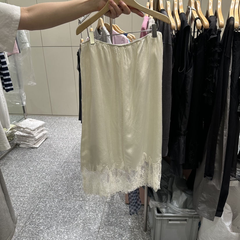 SOF東大門實拍韓國女裝新款休閑熱賣推薦26夏季長裙蕾絲緞面SOF長裙