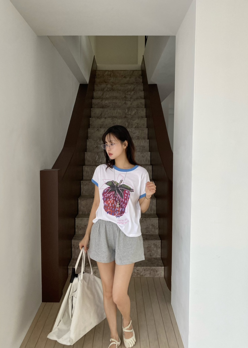 OUPPT韓國東大門直郵女裝新品時尚人氣推薦26夏季熱賣T恤OUPPTT恤