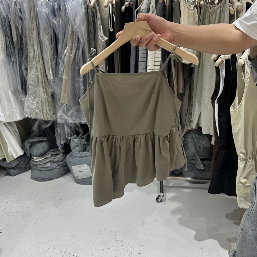 J SHOP韓國直郵實拍女士新品休閑吊帶背心不對稱褶皺無袖J_SHOP吊帶/背心圖色2