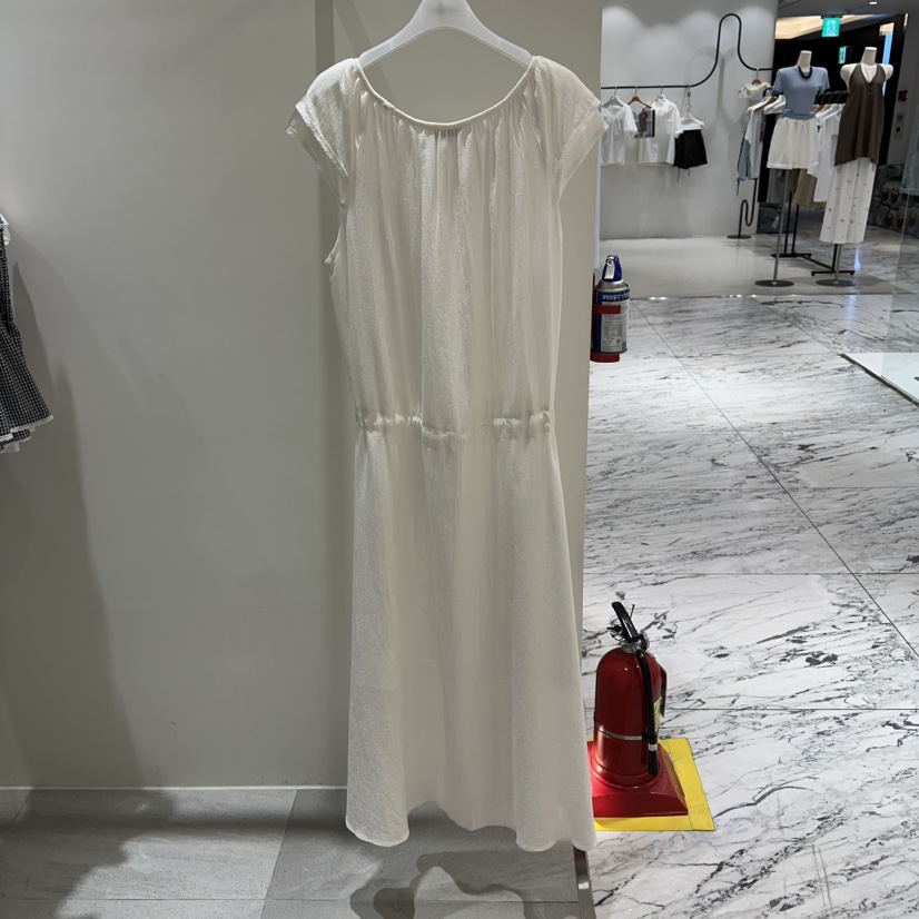LOW MOMENT韓國東大門直郵女士新品推薦時尚熱賣連衣裙OPSLOW MOMENT連衣裙