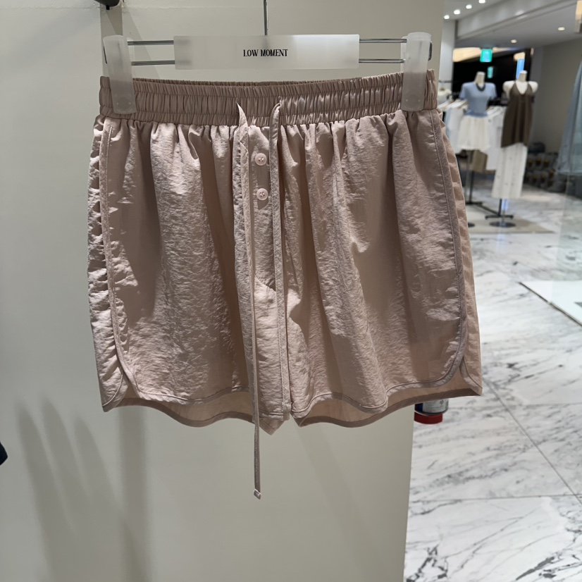 LOW MOMENT韓國東大門代購女士新品推薦26夏季熱賣休閑短褲LOW MOMENT短褲圖色1