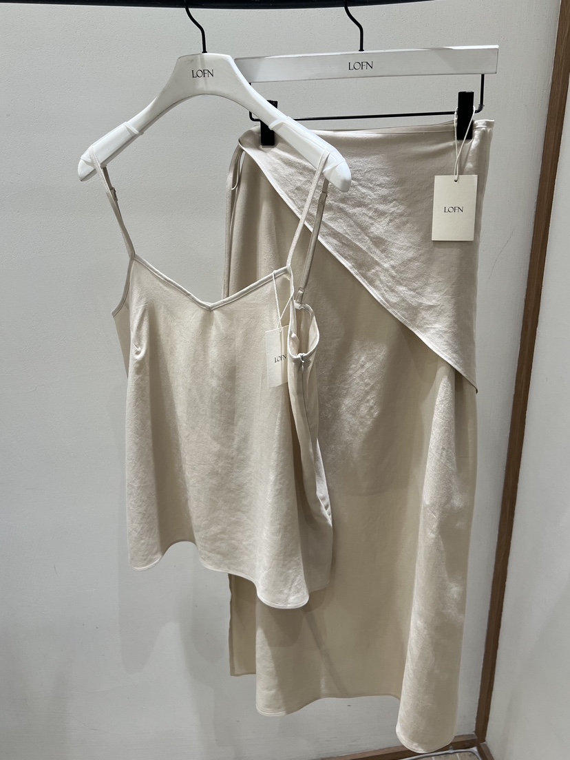 LOFN東大門實拍韓國女裝新品人氣熱賣時尚休閑推薦吊帶背心LOFN吊帶/背心
