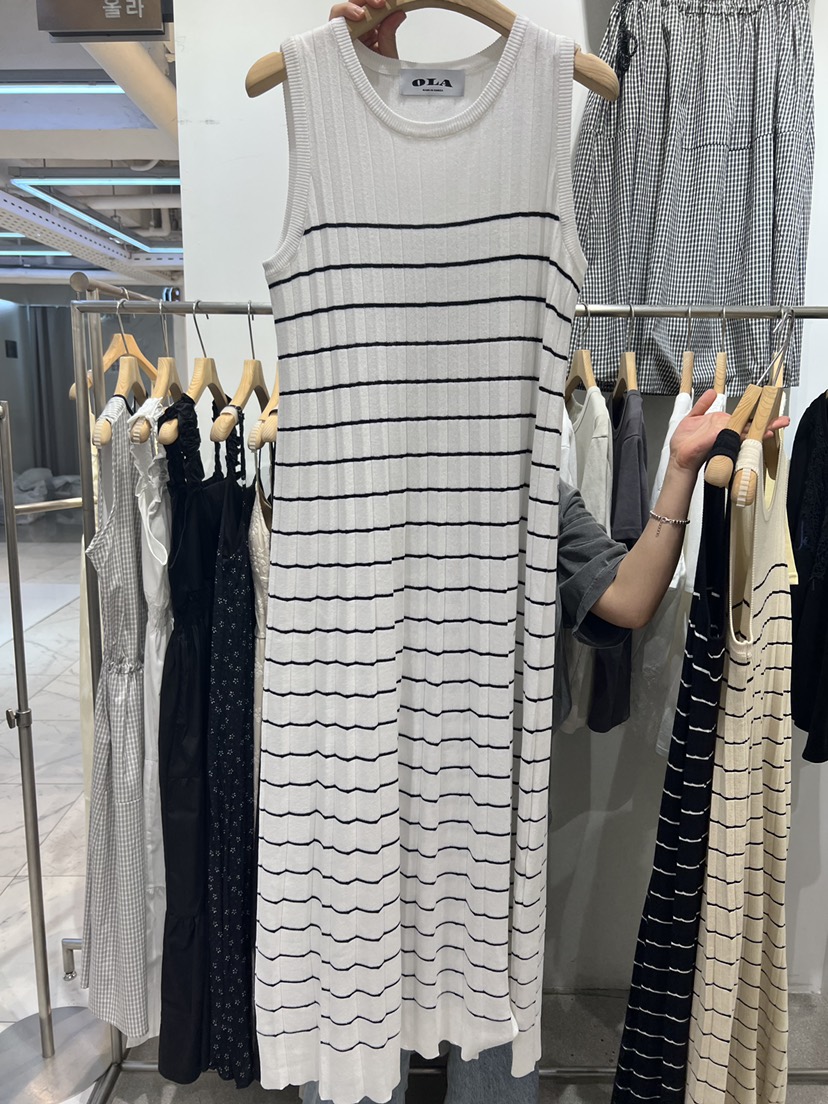 OLA韓國直郵實拍女士新品推薦人氣26夏季休閑熱賣連衣裙OPSmellor/OLA連衣裙圖色1