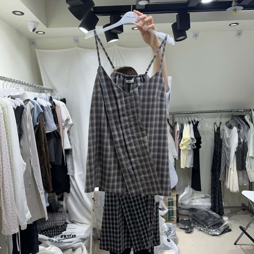 OWNS東大門實拍韓國女裝新品時尚熱賣26夏季推薦吊帶背心OWNS HAUS吊帶/背心圖色2墨色