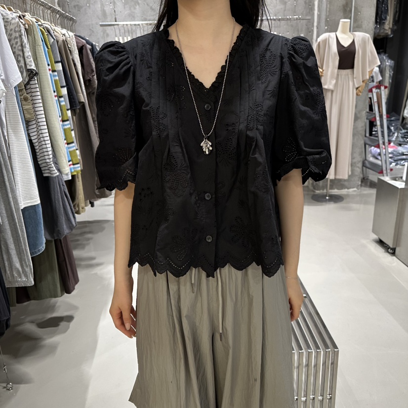 JUNI韓國東大門直郵女裝新品推薦熱賣襯衫蕾絲衫不含項鏈my juni襯衫/蕾絲衫圖色2