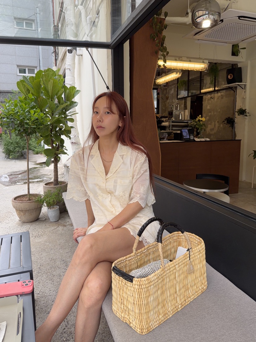 SUNDER MARKET韓國直郵女裝新款熱賣襯衫蕾絲衫天絲刺繡SUNDER MARKET襯衫/蕾絲衫
