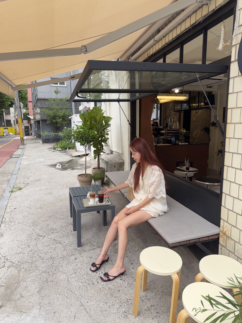 SUNDER MARKET韓國直郵女裝新款熱賣襯衫蕾絲衫天絲刺繡SUNDER MARKET襯衫/蕾絲衫