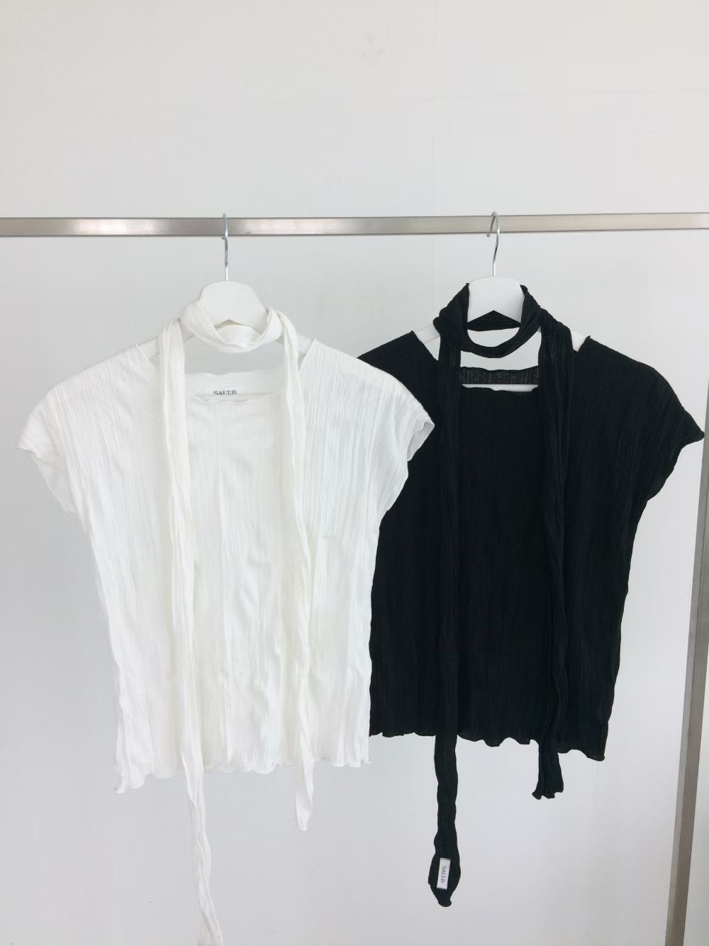 SALT.B/BREADY東大門直郵女士新品推薦時尚職業T恤含脖帶SALT.B/BREADYT恤圖色2左二色