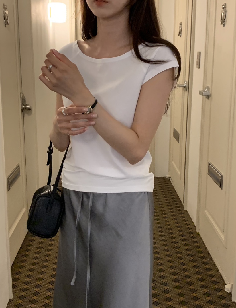 NOTICE東大門直郵女裝新品推薦人氣26夏季熱賣T恤船領插肩NOTICET恤