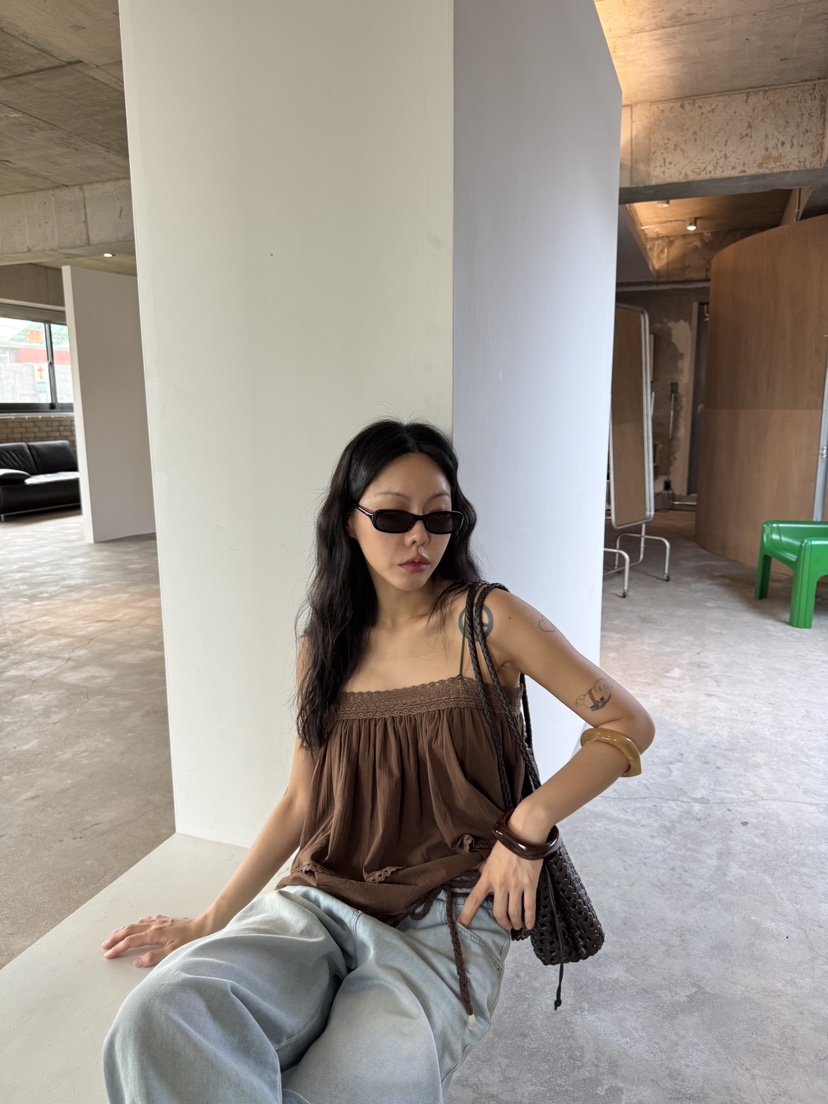 LIMLIMLIM東大門直郵女士新款時尚熱賣真品人氣吊帶背心刺繡LIM LIM LIM吊帶/背心