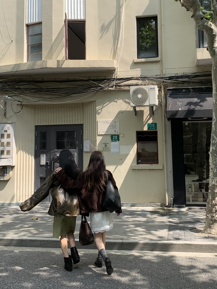 TIZZI韓國代購女裝新款時尚真品休閑熱賣半身裙中短裙珍珠緞TIZZI半身裙/中短裙