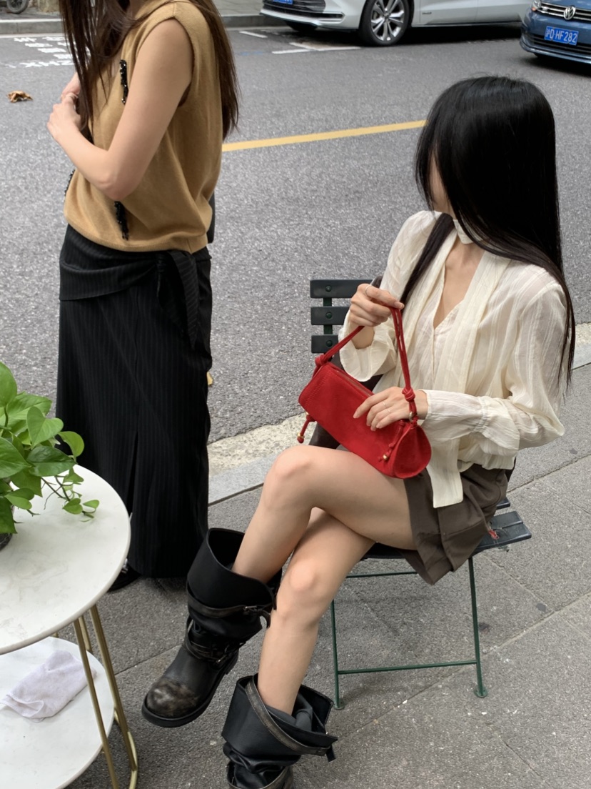 TIZZI韓國直郵女裝新款推薦熱賣人氣職業襯衫蕾絲衫含脖帶TIZZI襯衫/蕾絲衫