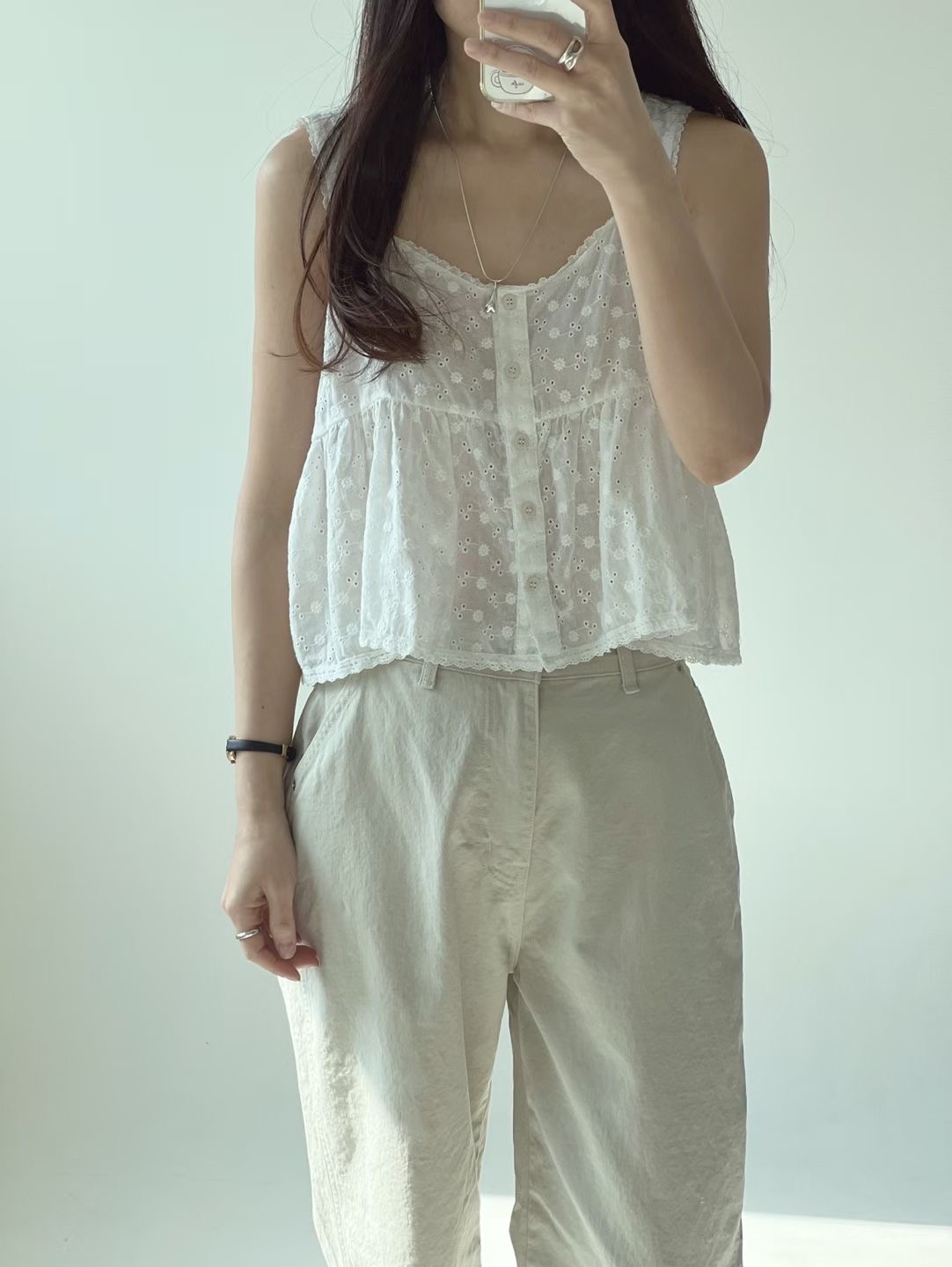 ARLOW東大門直郵女裝新品推薦休閑時尚人氣吊帶背心刺繡柔軟ARLOW吊帶/背心