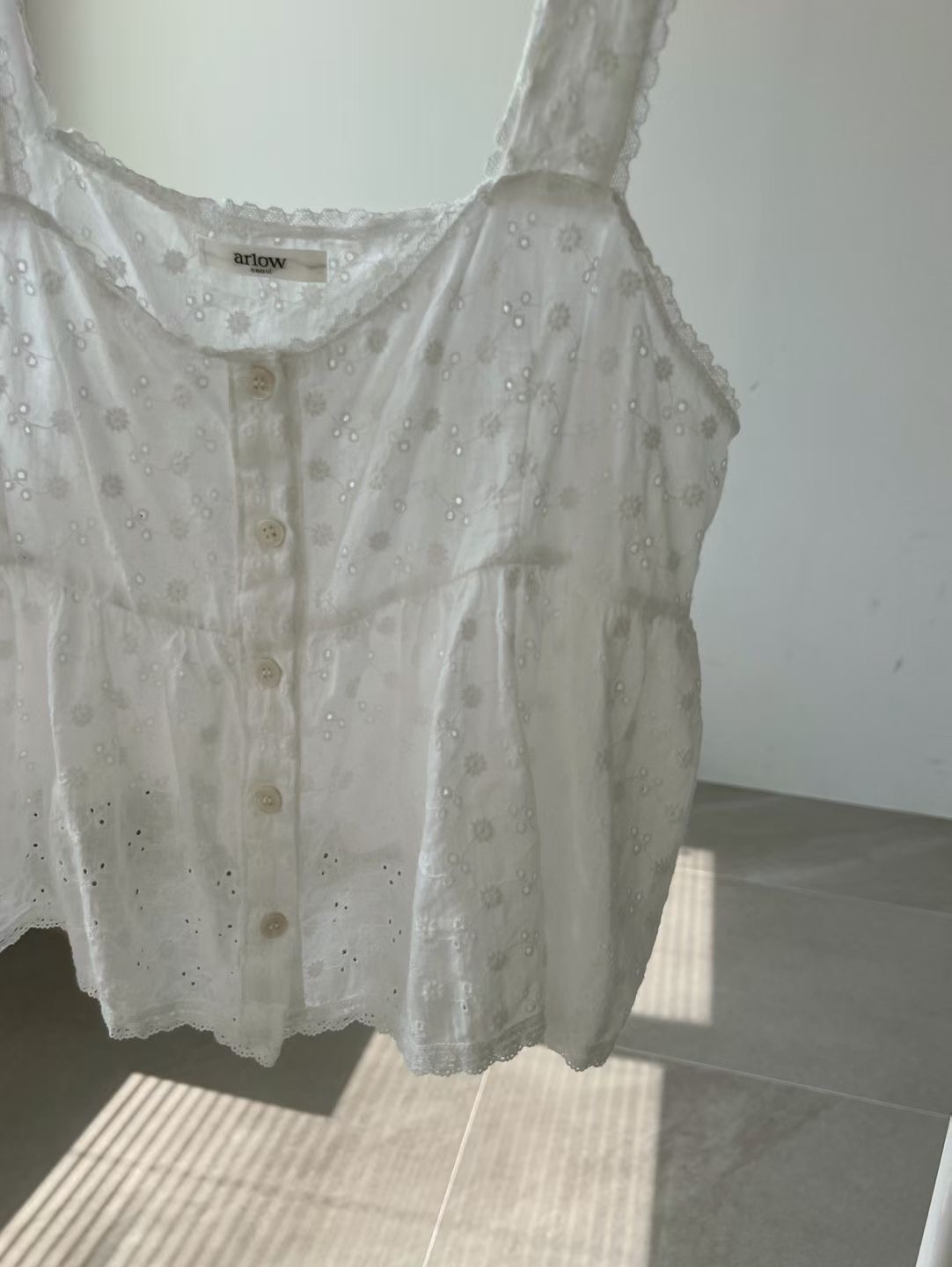 ARLOW東大門直郵女裝新品推薦休閑時尚人氣吊帶背心刺繡柔軟ARLOW吊帶/背心