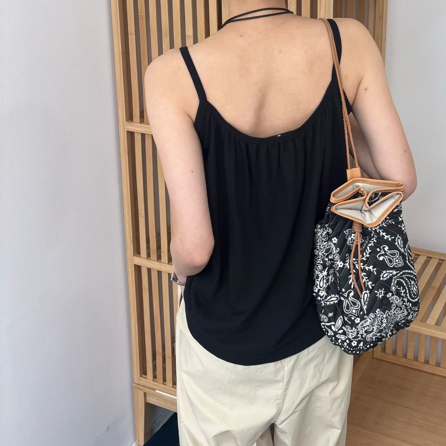 MINIMALGROUND/VIVAGLAM東大門直郵女士新品熱賣吊帶背心不含內搭褶皺無袖MINIMALGROUND/VIVAGLAM吊帶/背心