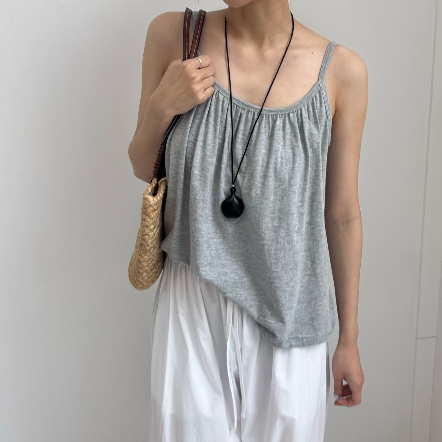 MINIMALGROUND/VIVAGLAM東大門直郵女士新品熱賣吊帶背心不含內搭褶皺無袖MINIMALGROUND/VIVAGLAM吊帶/背心圖色1