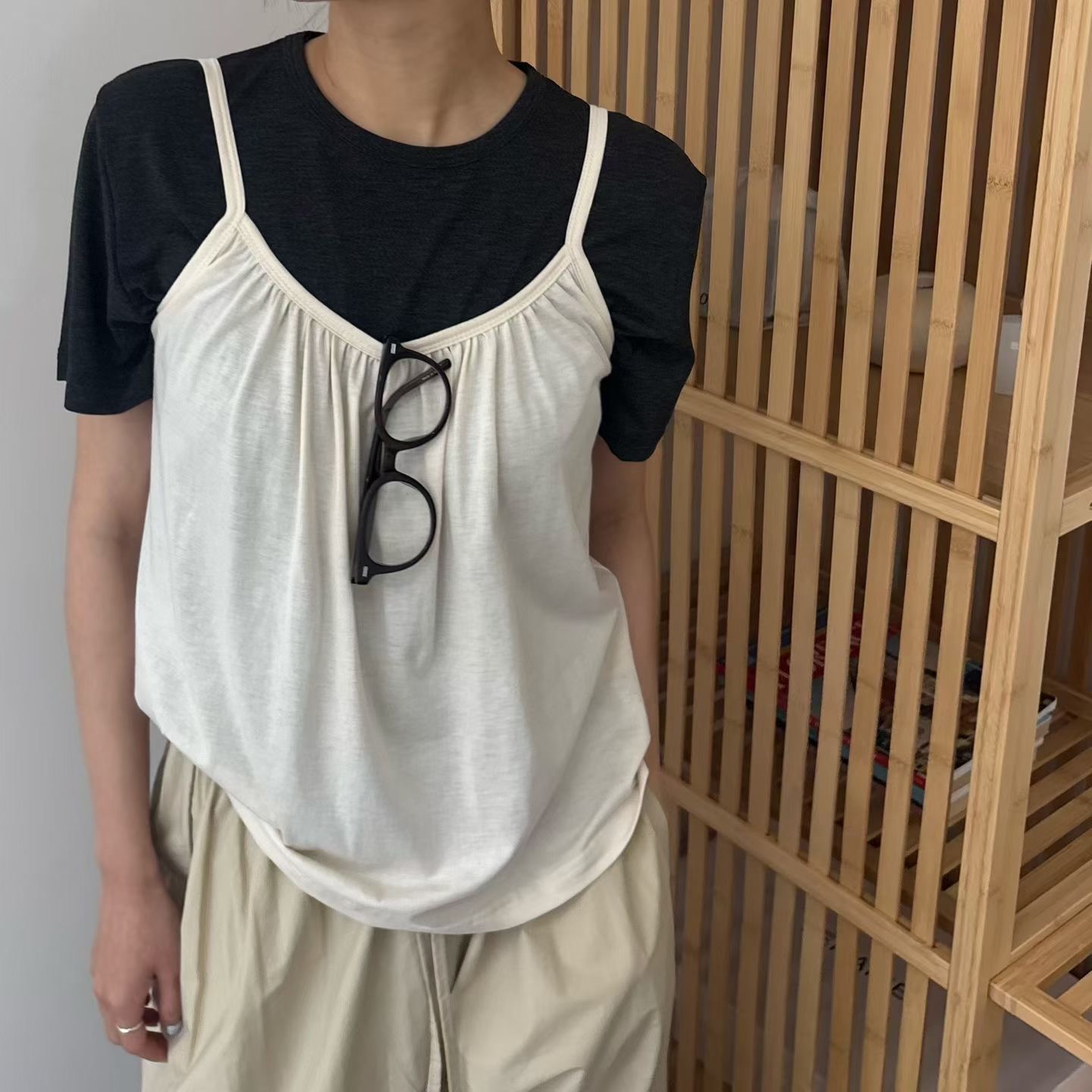 MINIMALGROUND/VIVAGLAM東大門直郵女士新品熱賣吊帶背心不含內搭褶皺無袖MINIMALGROUND/VIVAGLAM吊帶/背心圖色2