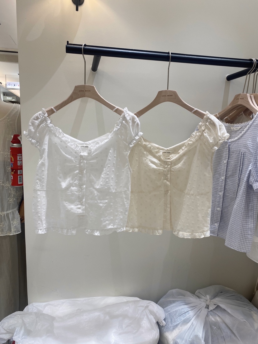 LOVE ROSIE東大門代購女士新品時尚襯衫蕾絲衫刺繡花朵褶皺LOVE ROSIE襯衫/蕾絲衫