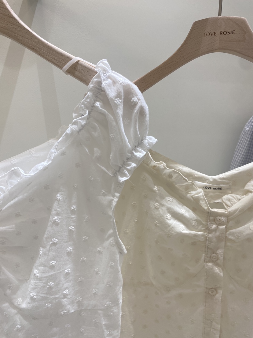 LOVE ROSIE東大門代購女士新品時尚襯衫蕾絲衫刺繡花朵褶皺LOVE ROSIE襯衫/蕾絲衫