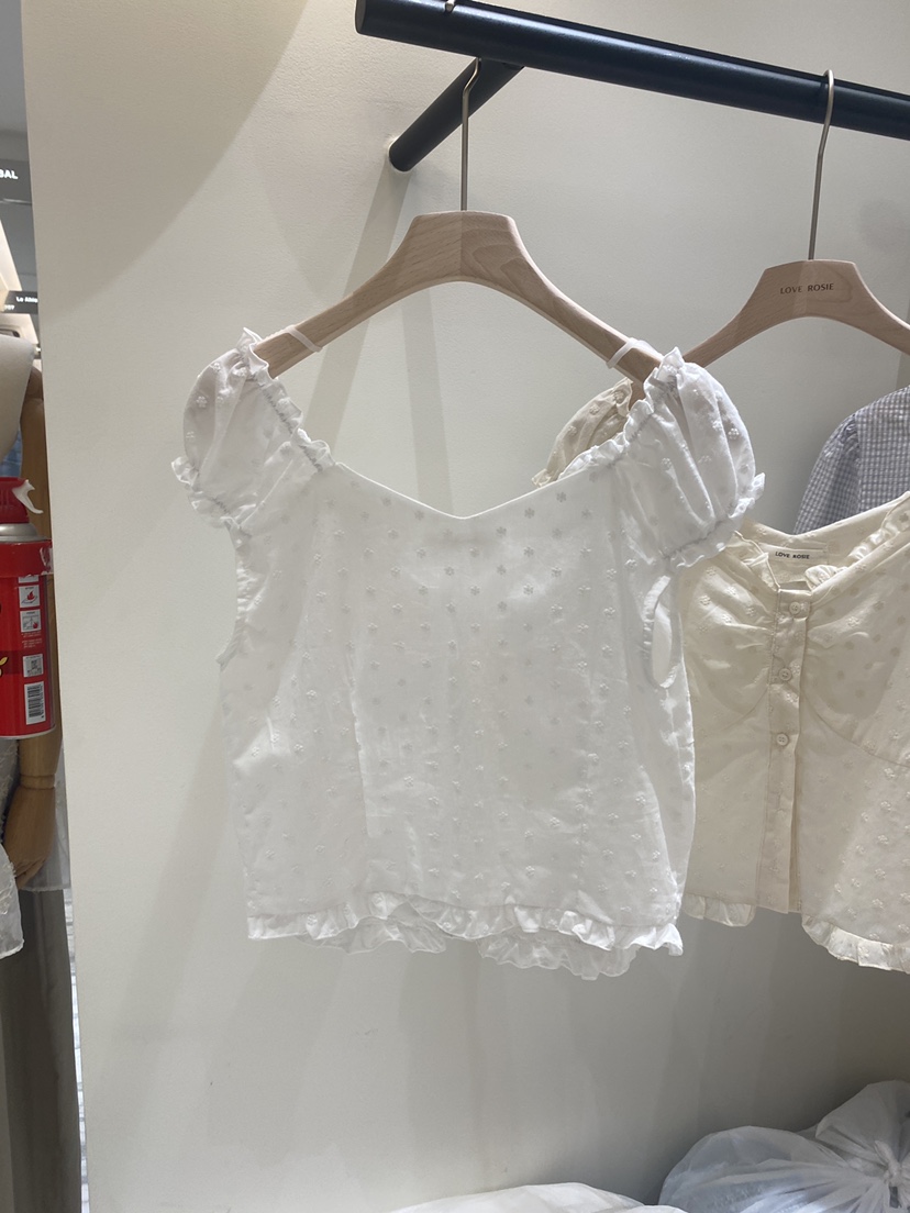 LOVE ROSIE東大門代購女士新品時尚襯衫蕾絲衫刺繡花朵褶皺LOVE ROSIE襯衫/蕾絲衫