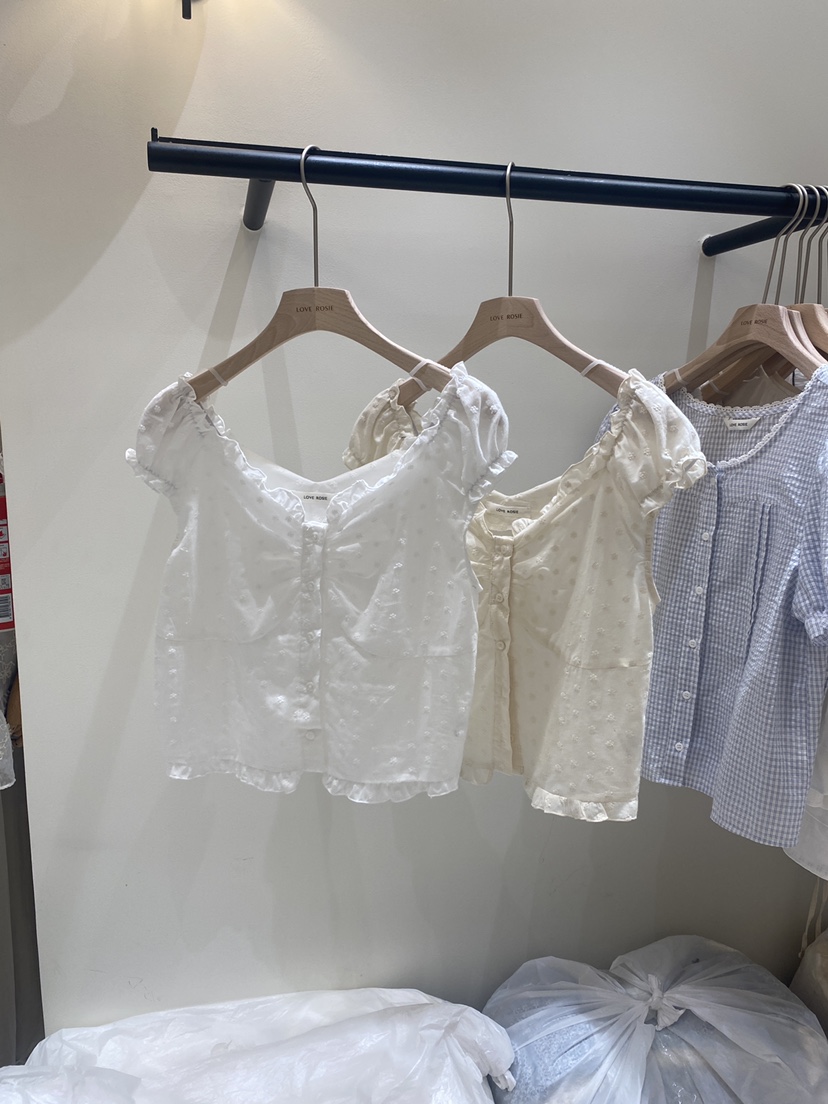 LOVE ROSIE東大門代購女士新品時尚襯衫蕾絲衫刺繡花朵褶皺LOVE ROSIE襯衫/蕾絲衫