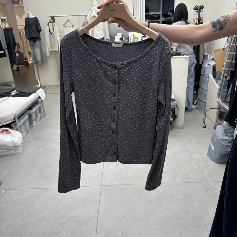I MFACT東大門直郵女士新品熱賣長袖T恤不含吊帶小碎花開衫羅紋I MFACT長袖T恤圖色1