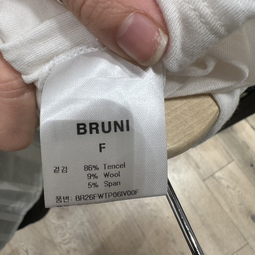 BRUNI/RICOTTA東大門直郵女士新品休閑推薦長袖T恤含圍巾BRUNI/RICOTTA長袖T恤