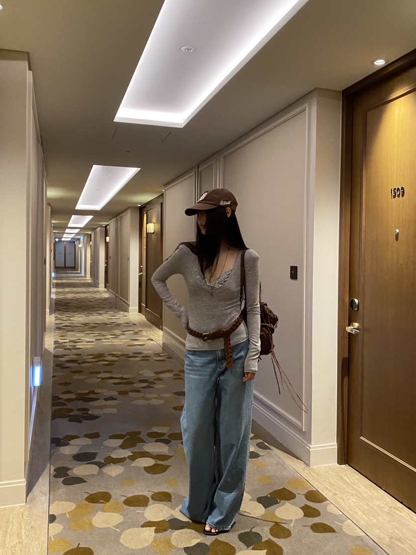 FOUREIGHT東大門代購女士新款熱賣26夏季時尚人氣長袖T恤深VFOUR EIGHT長袖T恤