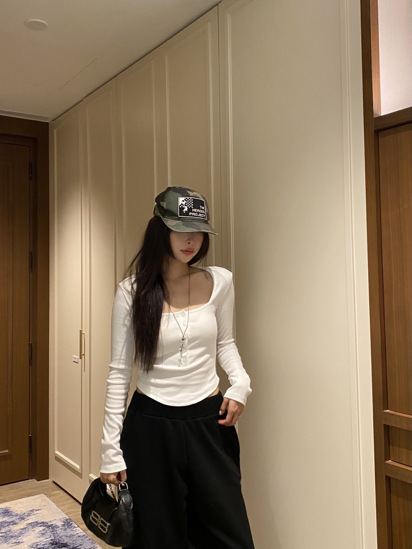 FOUREIGHT韓國代購女士新款時尚人氣推薦熱賣真品長袖T恤FOUR EIGHT長袖T恤