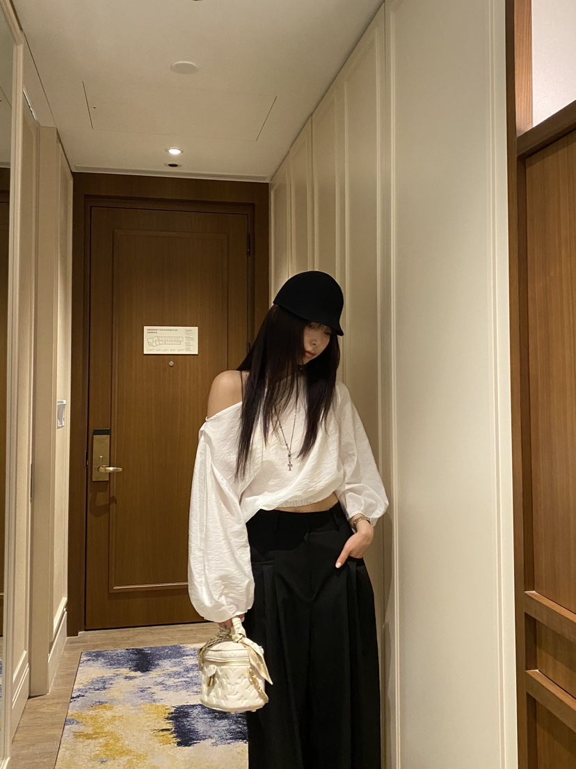 FOUREIGHT韓國代購女士新品真品26夏季推薦熱賣襯衫蕾絲衫FOUR EIGHT襯衫/蕾絲衫