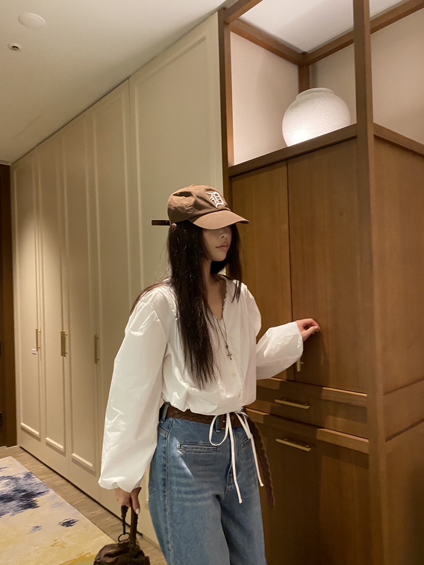FOUREIGHT韓國直郵女士新品推薦休閑26夏季襯衫蕾絲衫V領褶裥FOUR EIGHT襯衫/蕾絲衫