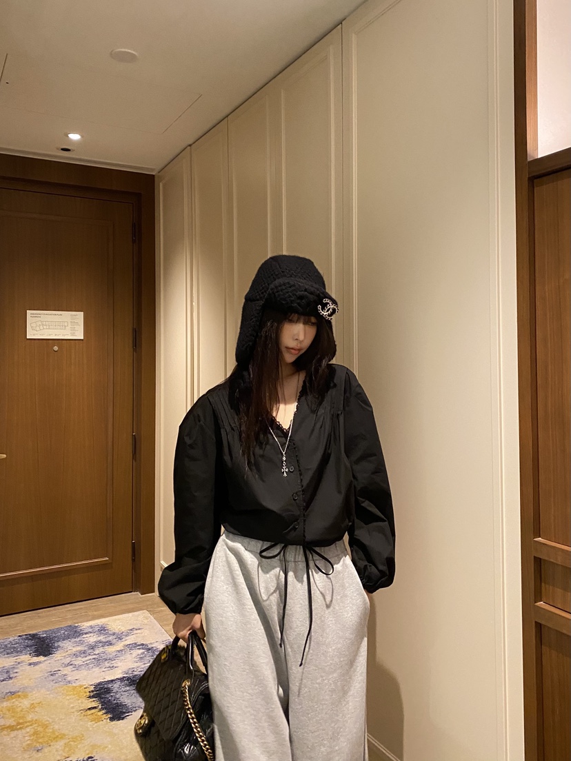 FOUREIGHT韓國直郵女士新品推薦休閑26夏季襯衫蕾絲衫V領褶裥FOUR EIGHT襯衫/蕾絲衫
